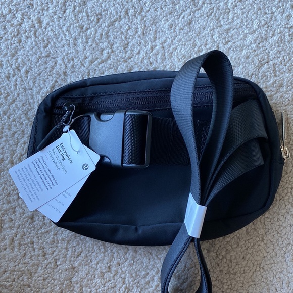 LULULEMON BLACK GOLD HARDWARE everywhere Belt bag NWT waist Fanny crossbody 1L - Picture 6 of 8
